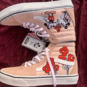 Disney vans SOLD🌼